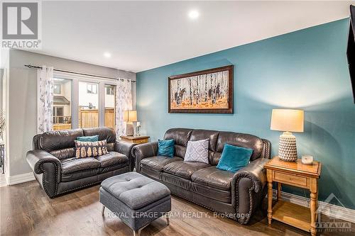 212 Purchase Crescent, Ottawa, ON - Indoor Photo Showing Living Room