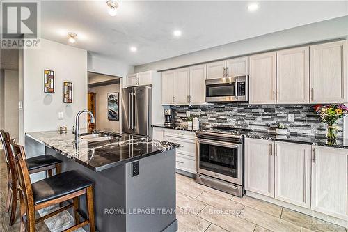 212 Purchase Crescent, Ottawa, ON - Indoor Photo Showing Kitchen With Double Sink With Upgraded Kitchen