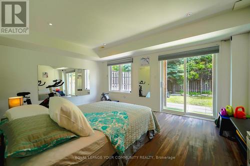 11 - 9205 Bathurst Street, Richmond Hill, ON - Indoor Photo Showing Bedroom