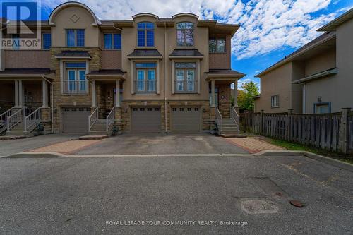 11 - 9205 Bathurst Street, Richmond Hill, ON - Outdoor With Facade