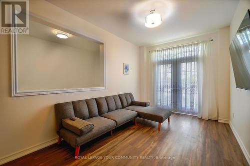 11 - 9205 Bathurst Street, Richmond Hill, ON - Indoor