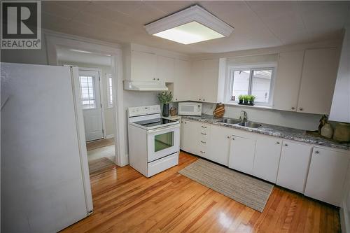 46 William Street, Brockville (810 - Brockville), ON - Indoor Photo Showing Kitchen With Double Sink