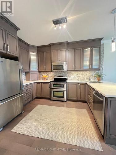 Ph605 - 80 Orchard Point Road, Orillia, ON - Indoor Photo Showing Kitchen With Stainless Steel Kitchen With Upgraded Kitchen