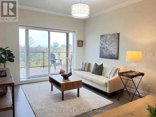 Ph605 - 80 Orchard Point Road, Orillia, ON - Indoor Photo Showing Living Room