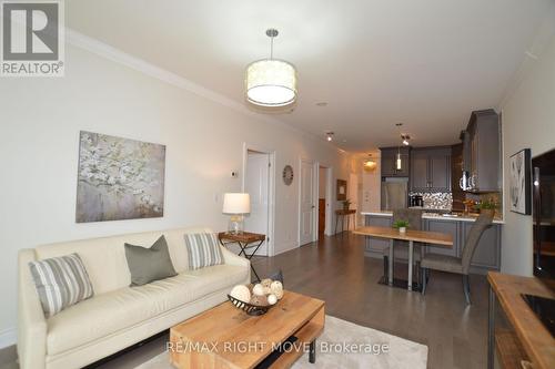 Ph605 - 80 Orchard Point Road, Orillia, ON - Indoor Photo Showing Living Room