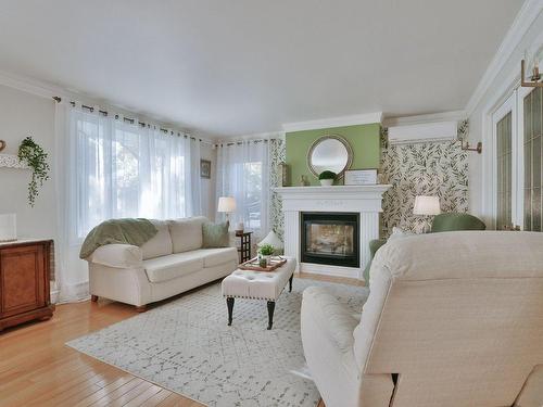 Living room - 26 Rue Amireault, L'Épiphanie, QC - Indoor Photo Showing Living Room With Fireplace