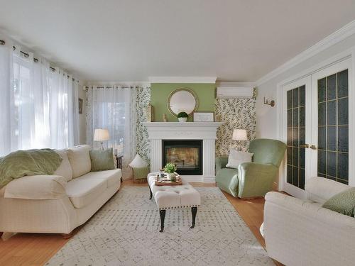 Living room - 26 Rue Amireault, L'Épiphanie, QC - Indoor Photo Showing Living Room With Fireplace