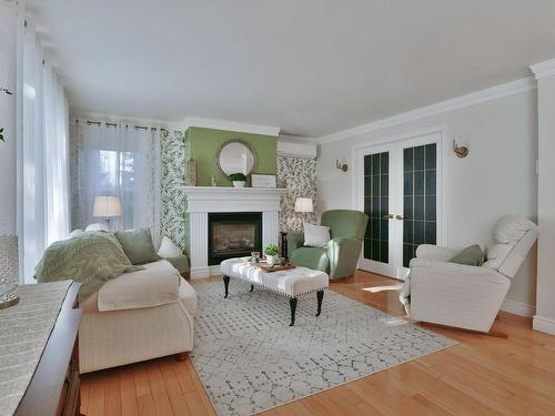 Living room - 26 Rue Amireault, L'Épiphanie, QC - Indoor Photo Showing Living Room With Fireplace