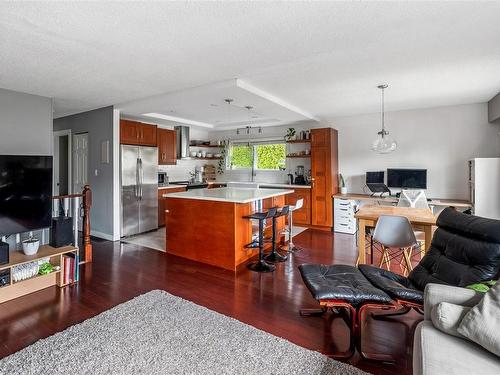 1032 Leeds Pl, Saanich, BC 