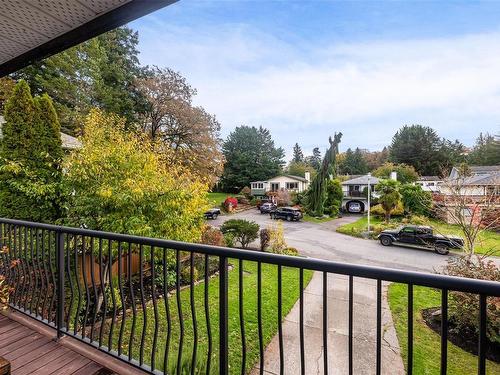 1032 Leeds Pl, Saanich, BC 