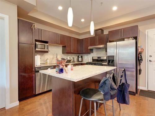 305-6591 Lincroft Rd, Sooke, BC - Indoor Photo Showing Kitchen With Upgraded Kitchen