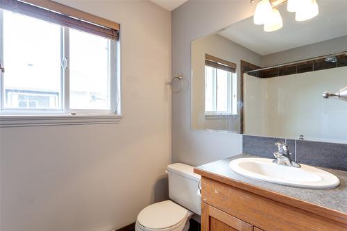 860 Glenwood Avenue, Kelowna, BC - Indoor Photo Showing Bathroom