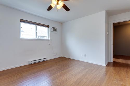 860 Glenwood Avenue, Kelowna, BC - Indoor Photo Showing Other Room