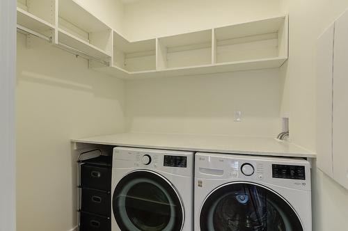 5084 Twinflower Crescent, Kelowna, BC - Indoor Photo Showing Laundry Room