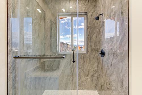 5084 Twinflower Crescent, Kelowna, BC - Indoor Photo Showing Bathroom