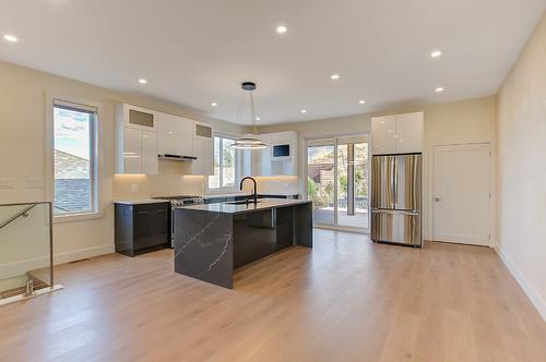 5084 Twinflower Crescent, Kelowna, BC - Indoor Photo Showing Kitchen With Upgraded Kitchen