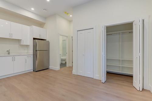 5084 Twinflower Crescent, Kelowna, BC - Indoor Photo Showing Kitchen