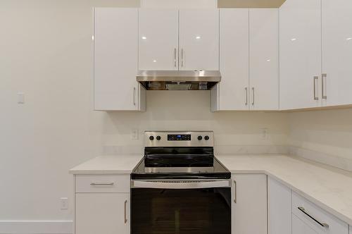 5084 Twinflower Crescent, Kelowna, BC - Indoor Photo Showing Kitchen