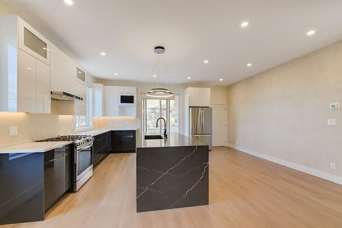 5084 Twinflower Crescent, Kelowna, BC - Indoor Photo Showing Kitchen With Upgraded Kitchen