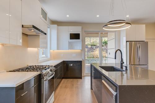 5084 Twinflower Crescent, Kelowna, BC - Indoor Photo Showing Kitchen With Upgraded Kitchen