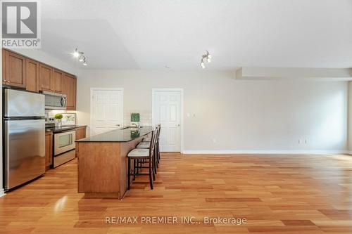 306 - 4620 Highway 7, Vaughan, ON - Indoor Photo Showing Kitchen