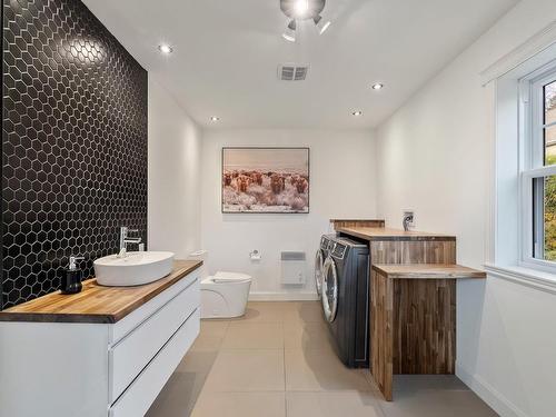 Powder room - 73 Rue Donaldson, Shannon, QC - Indoor Photo Showing Laundry Room