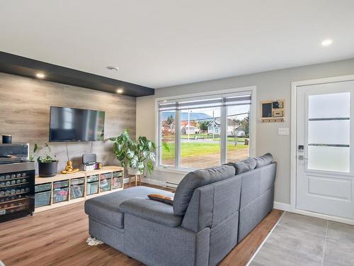 Salon - 149 Ch. De Gosford, Shannon, QC - Indoor Photo Showing Living Room