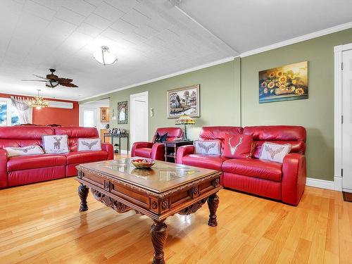 Living room - 2087 Ch. Lakeshore, Clarenceville, QC - Indoor Photo Showing Living Room