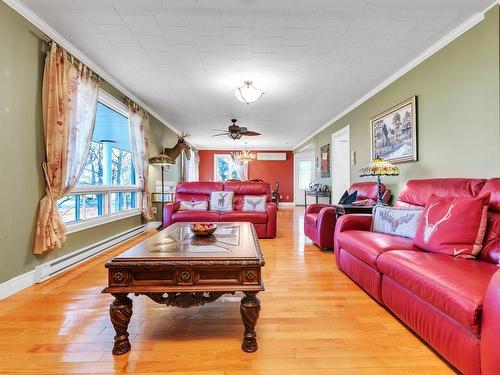 Living room - 2087 Ch. Lakeshore, Clarenceville, QC - Indoor Photo Showing Other Room