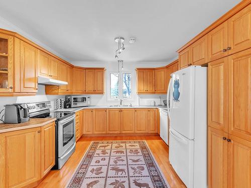 Kitchen - 2087 Ch. Lakeshore, Clarenceville, QC - Indoor Photo Showing Kitchen