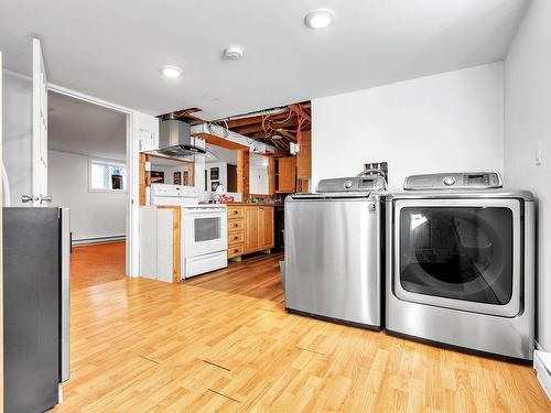 Kitchen - 2087 Ch. Lakeshore, Clarenceville, QC - Indoor Photo Showing Laundry Room