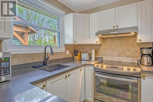 6 Ellard Court, Kawartha Lakes (Bobcaygeon), ON - Indoor Photo Showing Kitchen