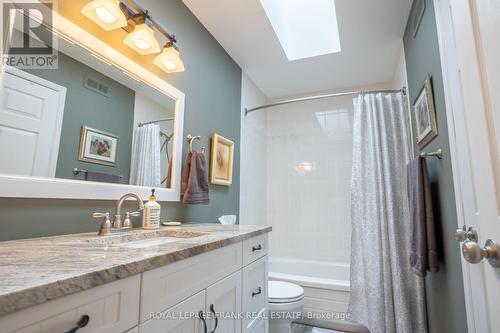 6 Ellard Court, Kawartha Lakes (Bobcaygeon), ON - Indoor Photo Showing Bathroom