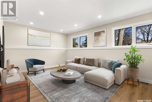 4206 Pasqua Street, Regina, SK - Indoor Photo Showing Living Room