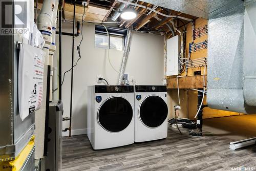 4206 Pasqua Street, Regina, SK - Indoor Photo Showing Laundry Room