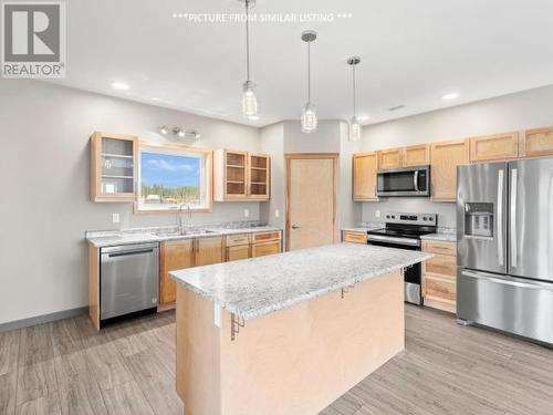 16 Flora Avenue, Whitehorse, YT - Indoor Photo Showing Kitchen With Double Sink With Upgraded Kitchen