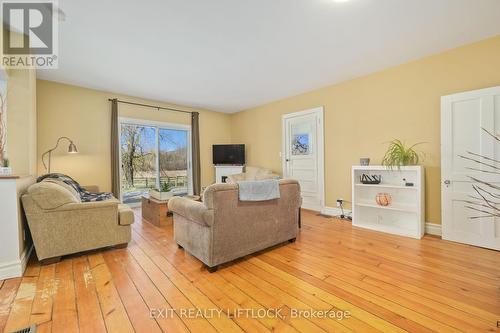 3551 Shelter Valley Road, Alnwick/Haldimand (Grafton), ON - Indoor Photo Showing Living Room