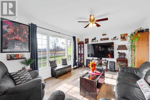 138 Boundary Road, Centre Hastings, ON - Indoor Photo Showing Living Room