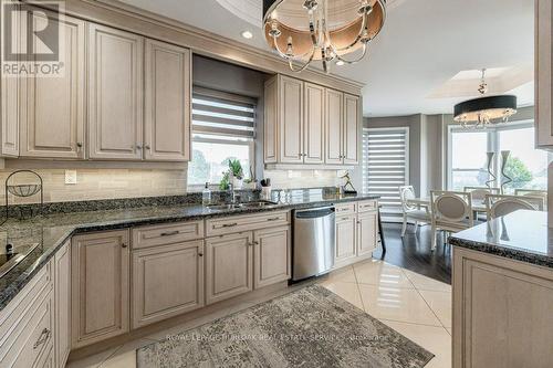 2W - 174 Mountain Park Avenue, Hamilton, ON - Indoor Photo Showing Kitchen