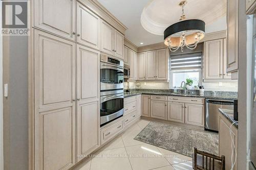 2W - 174 Mountain Park Avenue, Hamilton, ON - Indoor Photo Showing Kitchen