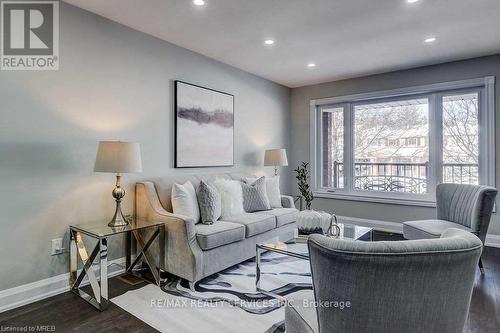 27 Novoco Drive, Hamilton, ON - Indoor Photo Showing Living Room