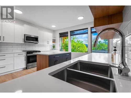 1844 Qu'Appelle Boulevard Unit# 205, Kamloops, BC - Indoor Photo Showing Kitchen With Double Sink