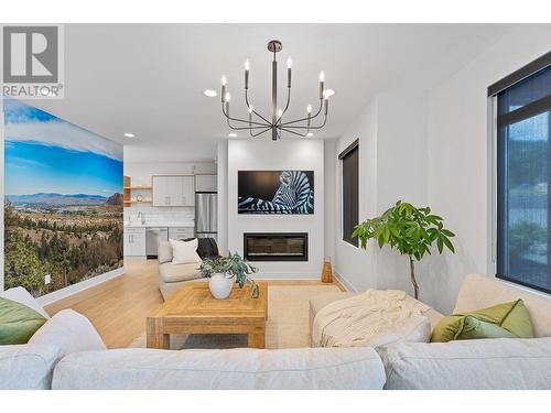 1844 Qu'Appelle Boulevard Unit# 205, Kamloops, BC - Indoor Photo Showing Living Room With Fireplace