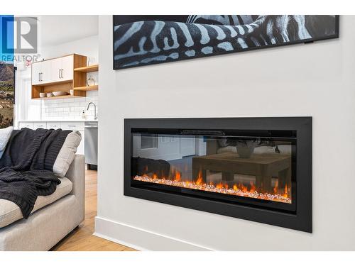 1844 Qu'Appelle Boulevard Unit# 205, Kamloops, BC - Indoor Photo Showing Living Room With Fireplace