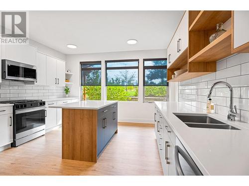 1844 Qu'Appelle Boulevard Unit# 205, Kamloops, BC - Indoor Photo Showing Kitchen With Double Sink With Upgraded Kitchen