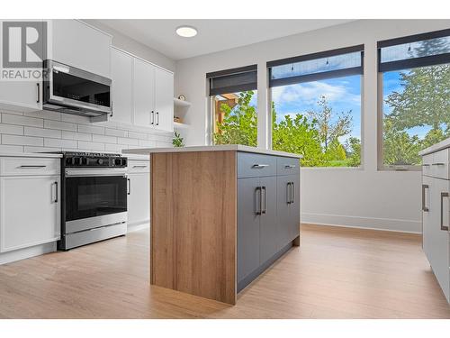 Q18 Show Suite Located at 103-2049 Highland Place - 1844 Qu'Appelle Boulevard Unit# 109, Kamloops, BC - Indoor Photo Showing Kitchen