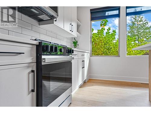 Q18 Show Suite Located at 103-2049 Highland Place - 1844 Qu'Appelle Boulevard Unit# 109, Kamloops, BC - Indoor Photo Showing Kitchen