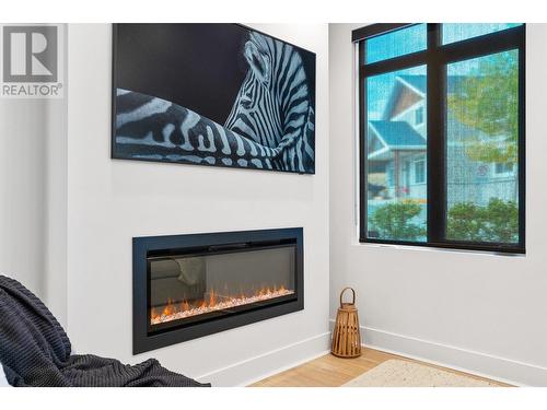 1844 Qu'Appelle Boulevard Unit# 108, Kamloops, BC - Indoor Photo Showing Living Room With Fireplace