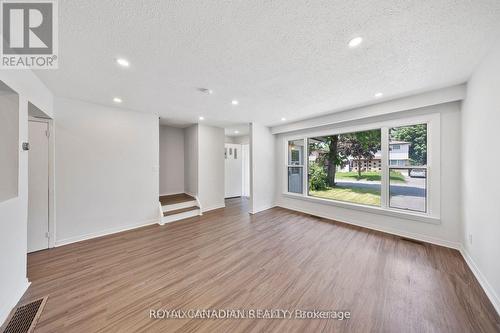 357 Durham Court, Oshawa, ON - Indoor