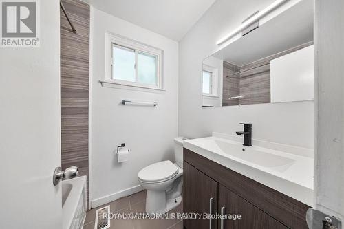 357 Durham Court, Oshawa, ON - Indoor Photo Showing Bathroom